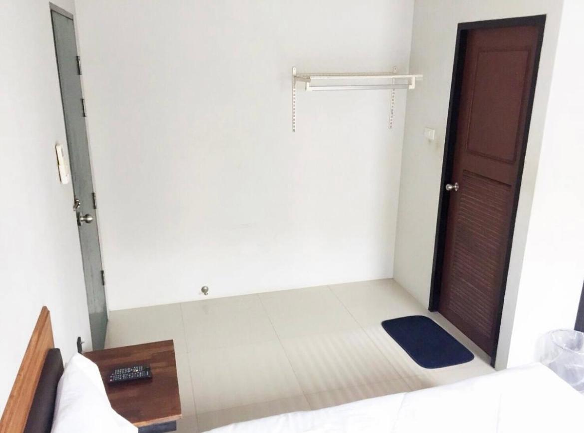 The Room Apartment Surat Thani Esterno foto