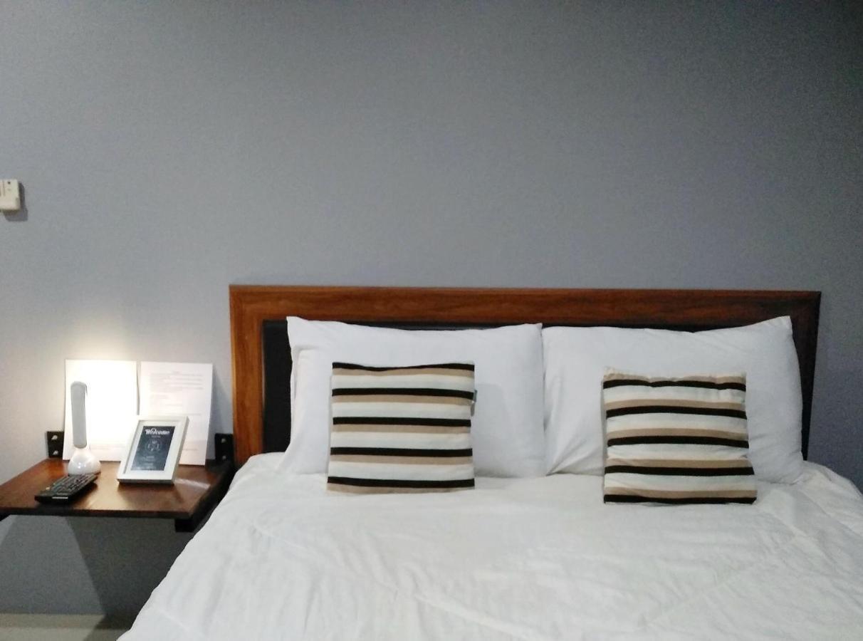 The Room Apartment Surat Thani Esterno foto